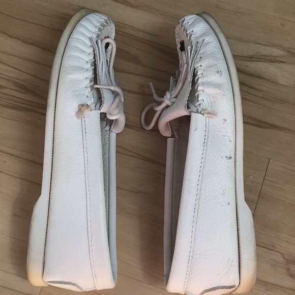 Minnetonka White Red Black Beaded Fringe Thunderbird II Leather Moccasin 7.5 - Picture 5 of 9